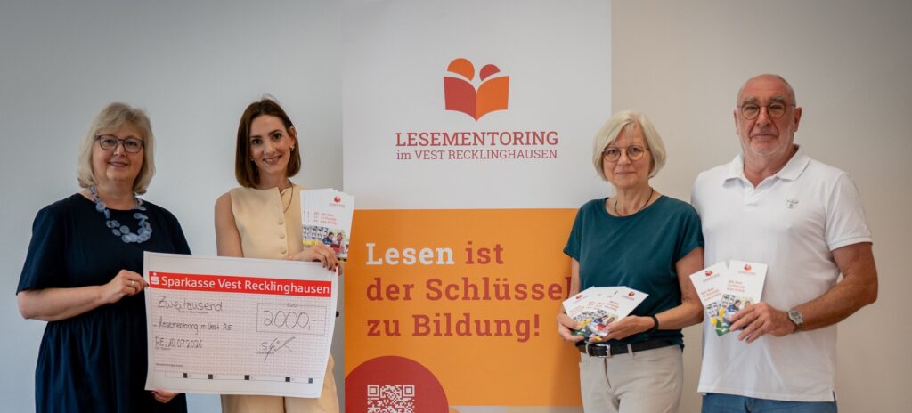 Spendenübergabe der Stiftung des Handels